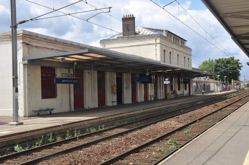 Mantes-la-Jolie trains