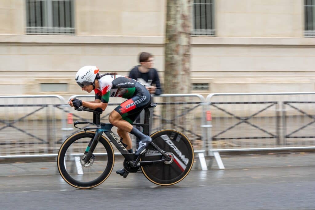 Fariba-Hashimi-cycliste-afghane