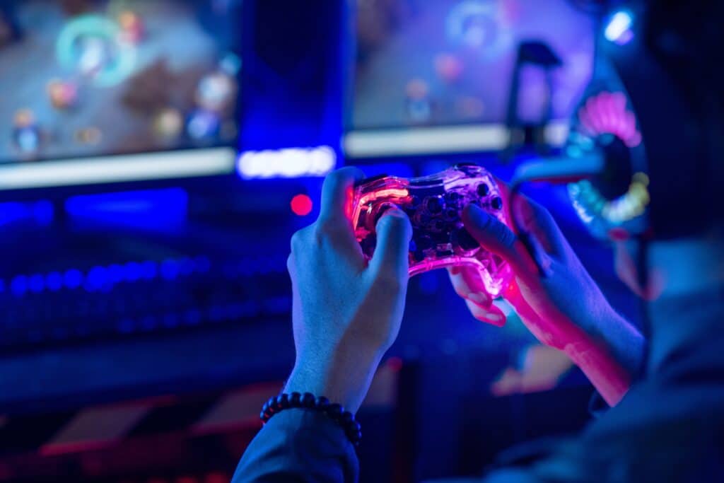 Joueur-esport-manette-jeux-videos