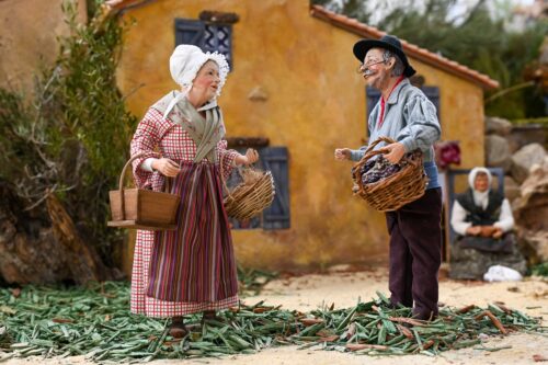 Plongez dans l'ambiance provençale du XIXe siècle, avec plus de 300 santons le temps d'une exposition.