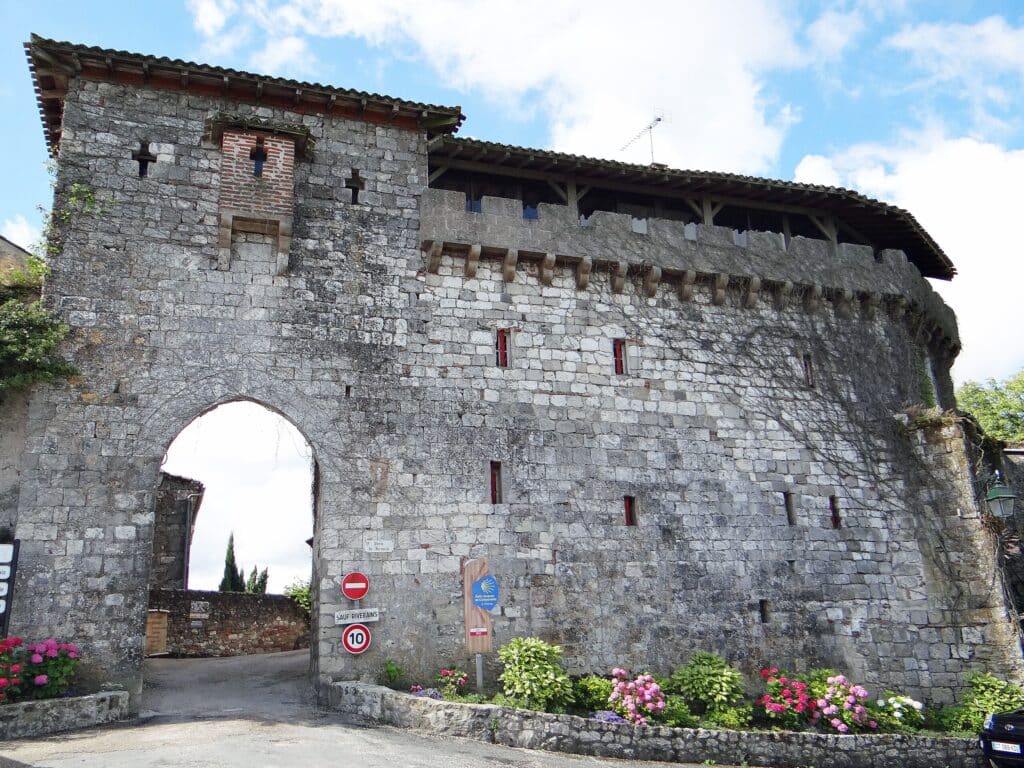 À Penne-d'Agenais, la Porte de Ferracap est l'une des 3 portes médiévales de la ville.