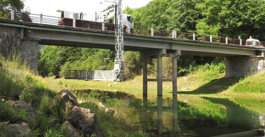 Pont sur le Viau Tarn réparation