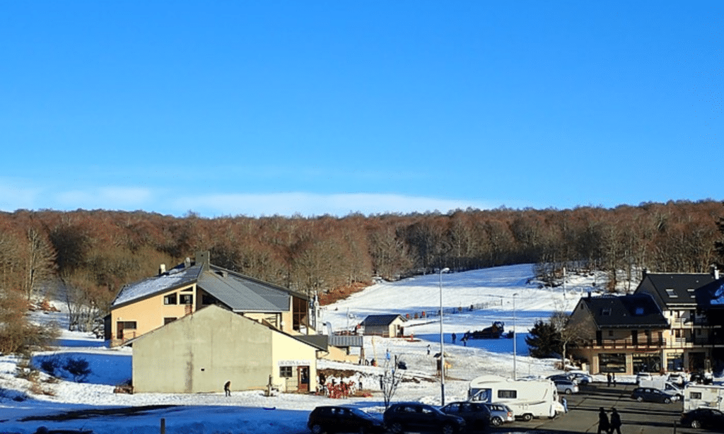 La station de ski de Brameloup vous permet de skier dans les monts d'Aubrac, en Aveyron.