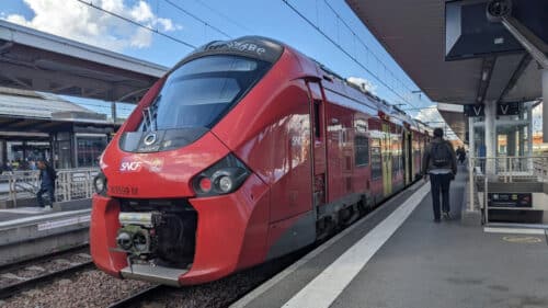 Un train liO en gare de Toulouse Matabiau