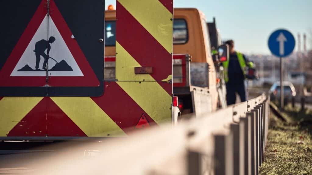 La suspension des travaux de l’A69 entraîne l’arrêt du chantier d’élargissement de l’A680. L’État fait appel et demande la poursuite des travaux, tandis que les automobilistes subissent des perturbations sur cet axe.