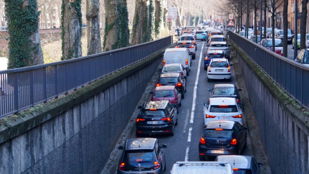 Un embouteillage sur l'allée de Brienne à Toulouse.