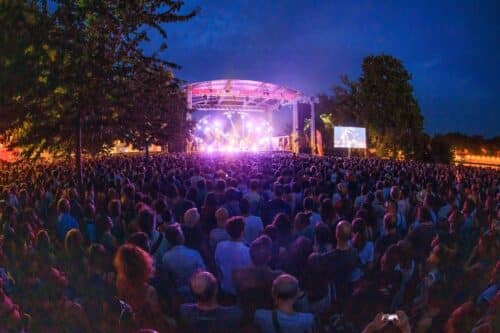 La scène du pont Neuf accueillera les plus grands artistes du festival Rio Loco de Toulouse.