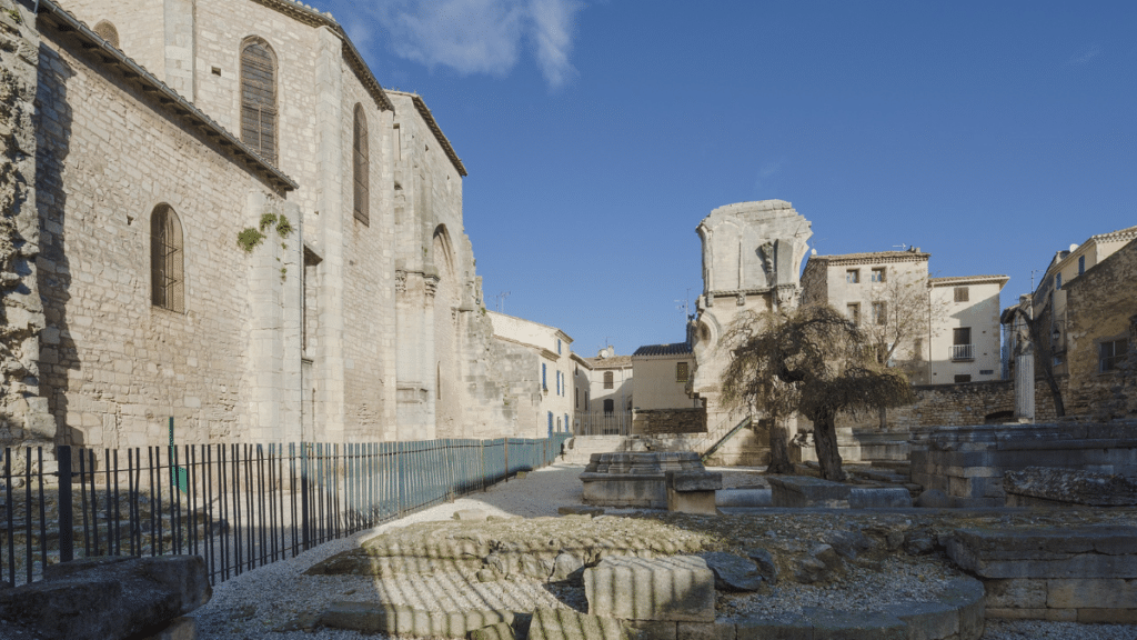 Abbatiale Saint-Gilles chemins Compostelle