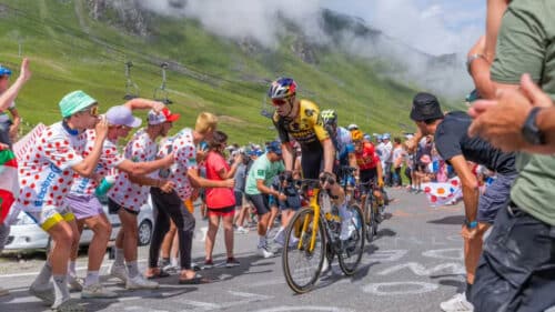 Le Belge Wout van Aert a gravi la route du col du Tourmalet dans les Pyrénées pendant lors du Tour de France 2023.