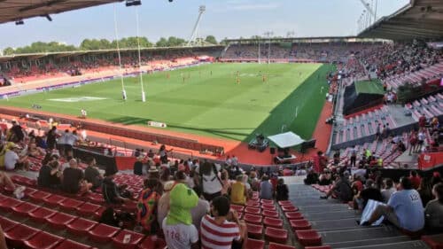 Vue du stade Ernest-Wallon depuis les tribunes.