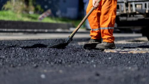 Un employé des travaux publics.